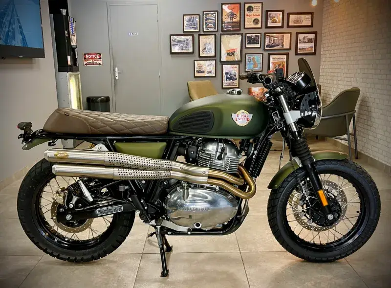 Changement de ligne d'échappement pour Royal Enfield Scrambler